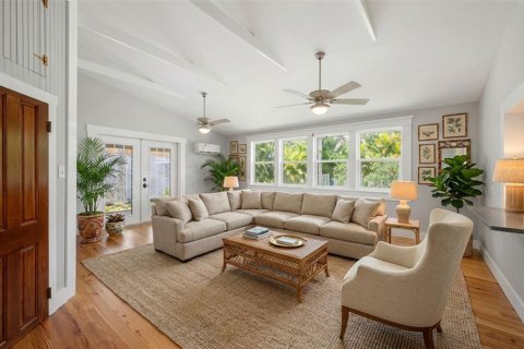 House in Punta Gorda, Florida 3 bedrooms, 256.22 sq.m. № 2237957 - photo 6