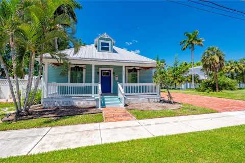 House in Punta Gorda, Florida 3 bedrooms, 256.22 sq.m. № 2237957 - photo 10