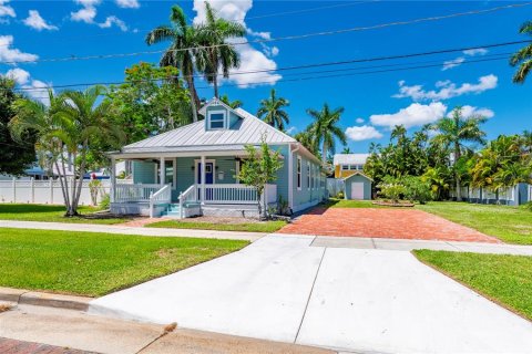 House in Punta Gorda, Florida 3 bedrooms, 256.22 sq.m. № 2237957 - photo 8