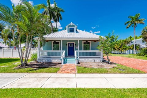 House in Punta Gorda, Florida 3 bedrooms, 256.22 sq.m. № 2237957