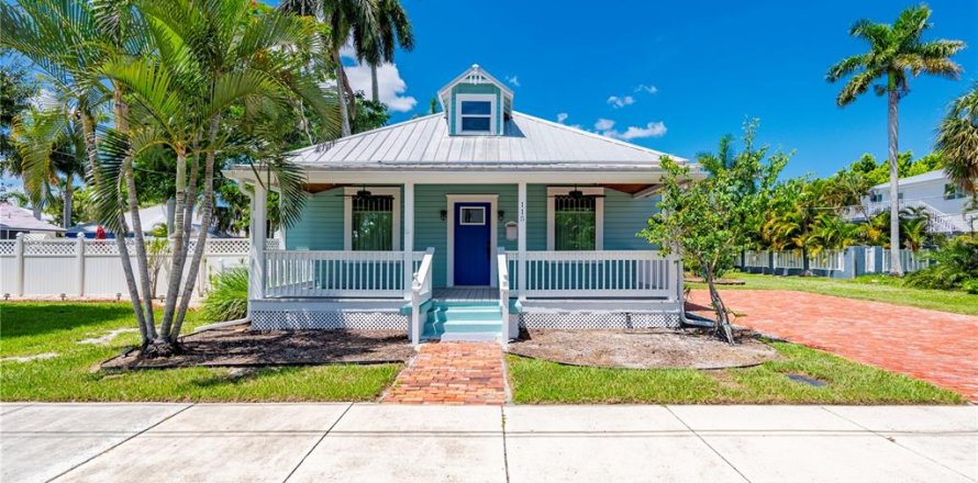 House in Punta Gorda, Florida 3 bedrooms, 256.22 sq.m. № 2237957
