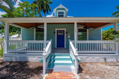 House in Punta Gorda, Florida 3 bedrooms, 256.22 sq.m. № 2237957 - photo 2