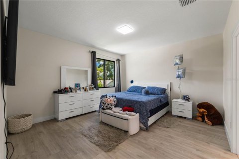 House in Tampa, Florida 4 bedrooms, 217.67 sq.m. № 1901451 - photo 8