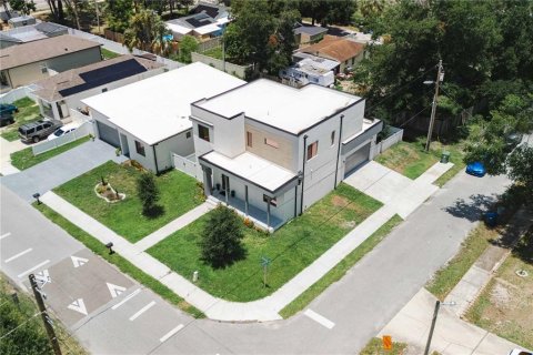 House in Tampa, Florida 4 bedrooms, 217.67 sq.m. № 1901451 - photo 11
