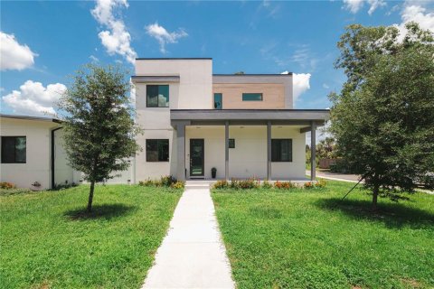 House in Tampa, Florida 4 bedrooms, 217.67 sq.m. № 1901451 - photo 1