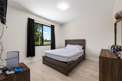 House in Tampa, Florida 4 bedrooms, 217.67 sq.m. № 1901451 - photo 5