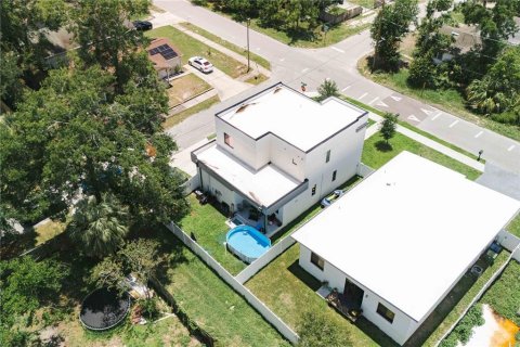 House in Tampa, Florida 4 bedrooms, 217.67 sq.m. № 1901451 - photo 12