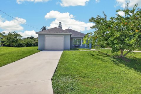 Casa en Port St. Lucie, Florida 3 dormitorios, 120.4 m2 № 2357759
