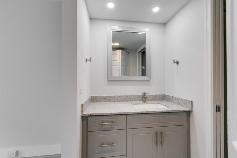 Condo in Pembroke Pines, Florida, 2 bedrooms № 2187201 - photo 26