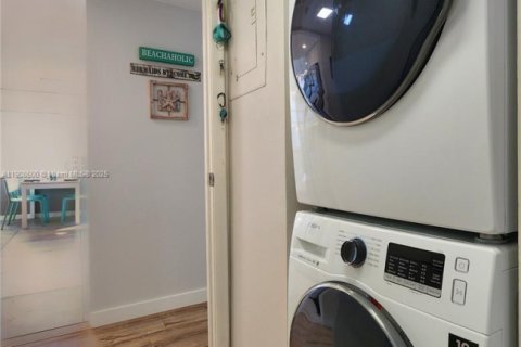 Copropriété à louer à Hollywood, Floride: 2 chambres, 126.35 m2 № 1966739 - photo 12