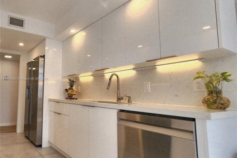 Copropriété à louer à Hollywood, Floride: 2 chambres, 126.35 m2 № 1966739 - photo 21