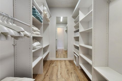 Copropriété à louer à Hollywood, Floride: 2 chambres, 126.35 m2 № 1966739 - photo 27