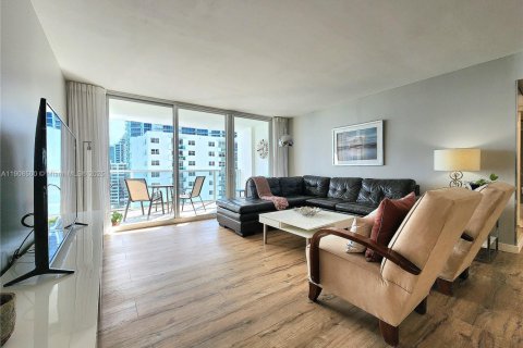 Copropriété à louer à Hollywood, Floride: 2 chambres, 126.35 m2 № 1966739 - photo 6