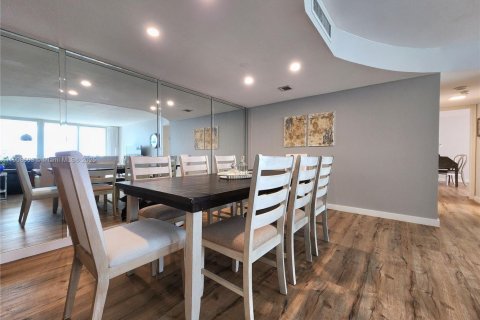 Copropriété à louer à Hollywood, Floride: 2 chambres, 126.35 m2 № 1966739 - photo 10