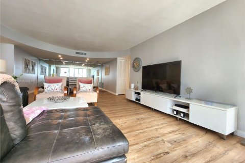 Copropriété à louer à Hollywood, Floride: 2 chambres, 126.35 m2 № 1966739 - photo 7