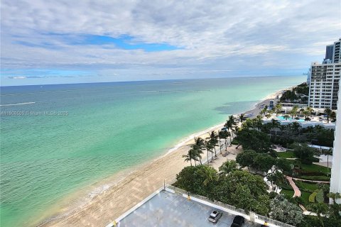 Copropriété à louer à Hollywood, Floride: 2 chambres, 126.35 m2 № 1966739 - photo 1