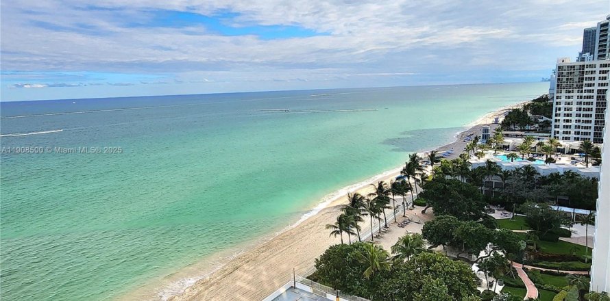 Condo à Hollywood, Floride, 2 chambres  № 1966739