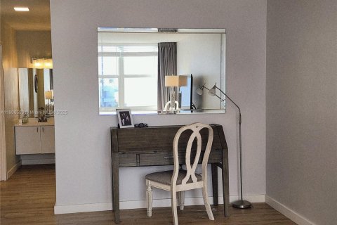 Copropriété à louer à Hollywood, Floride: 2 chambres, 126.35 m2 № 1966739 - photo 24