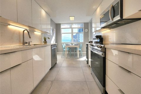 Copropriété à louer à Hollywood, Floride: 2 chambres, 126.35 m2 № 1966739 - photo 16