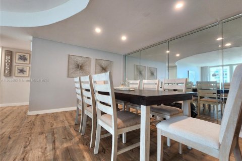 Copropriété à louer à Hollywood, Floride: 2 chambres, 126.35 m2 № 1966739 - photo 8