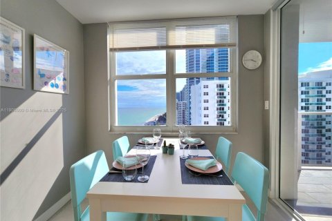 Copropriété à louer à Hollywood, Floride: 2 chambres, 126.35 m2 № 1966739 - photo 13