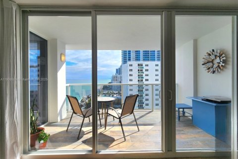 Copropriété à louer à Hollywood, Floride: 2 chambres, 126.35 m2 № 1966739 - photo 3