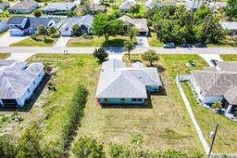 House in Port Charlotte, Florida 3 bedrooms, 137.12 sq.m. № 1620996 - photo 24