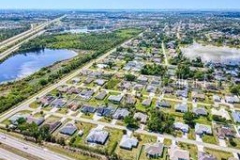 House in Port Charlotte, Florida 3 bedrooms, 137.12 sq.m. № 1620996 - photo 27