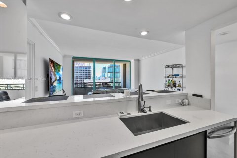 Condo in Miami, Florida, 1 bedroom  № 2053082 - photo 15