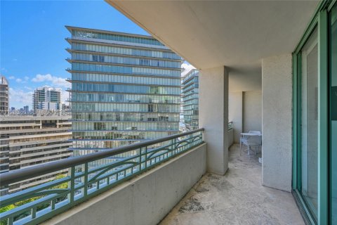 Condo in Miami, Florida, 1 bedroom  № 2053082 - photo 5