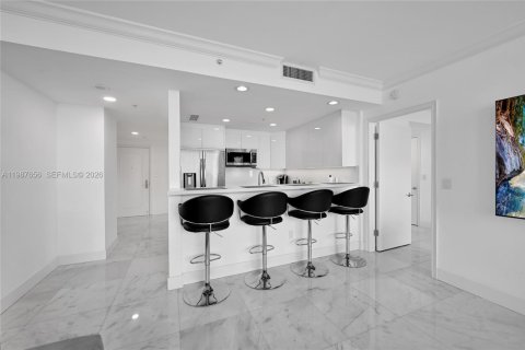 Condo in Miami, Florida, 1 bedroom  № 2053082 - photo 4