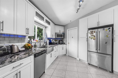 Casa en venta en Miami, Florida, 4 dormitorios, 214.42 m2 № 1762984 - foto 9