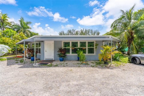 Casa en venta en Miami, Florida, 4 dormitorios, 214.42 m2 № 1762984 - foto 1