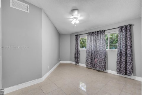 Casa en venta en Miami, Florida, 4 dormitorios, 214.42 m2 № 1762984 - foto 19