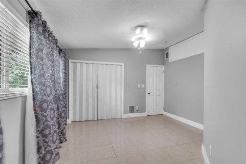 Casa en venta en Miami, Florida, 4 dormitorios, 214.42 m2 № 1762984 - foto 18