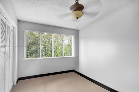 Casa en venta en Miami, Florida, 4 dormitorios, 214.42 m2 № 1762984 - foto 17