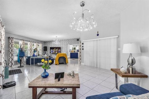 Casa en venta en Miami, Florida, 4 dormitorios, 214.42 m2 № 1762984 - foto 2