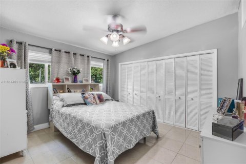 Casa en venta en Miami, Florida, 4 dormitorios, 214.42 m2 № 1762984 - foto 20