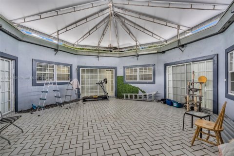Casa en venta en Miami, Florida, 4 dormitorios, 214.42 m2 № 1762984 - foto 11