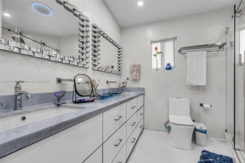 Casa en venta en Miami, Florida, 4 dormitorios, 214.42 m2 № 1762984 - foto 16