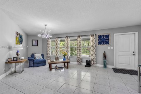 Casa en venta en Miami, Florida, 4 dormitorios, 214.42 m2 № 1762984 - foto 3