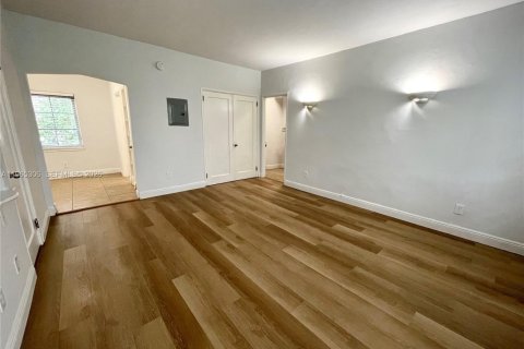 Apartamento en alquiler en Miami Beach, Florida, 41.81 m2 № 2026935 - foto 4