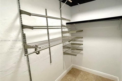 Apartamento en alquiler en Miami Beach, Florida, 41.81 m2 № 2026935 - foto 11