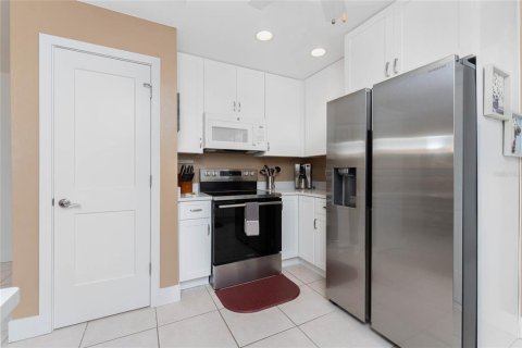 House in Punta Gorda, Florida 2 bedrooms, 132.39 sq.m. № 2167571 - photo 16