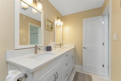 House in Punta Gorda, Florida 2 bedrooms, 132.39 sq.m. № 2167571 - photo 30