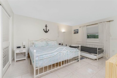 House in Punta Gorda, Florida 2 bedrooms, 132.39 sq.m. № 2167571 - photo 26