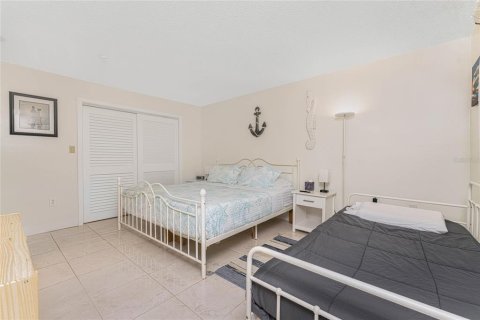 House in Punta Gorda, Florida 2 bedrooms, 132.39 sq.m. № 2167571 - photo 27