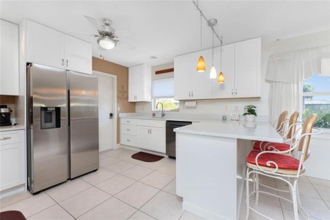 House in Punta Gorda, Florida 2 bedrooms, 132.39 sq.m. № 2167571 - photo 17