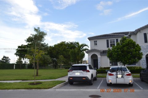 Touwnhouse à vendre à Homestead, Floride: 3 chambres, 123.37 m2 № 2091158 - photo 3