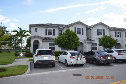 Touwnhouse à vendre à Homestead, Floride: 3 chambres, 123.37 m2 № 2091158 - photo 2